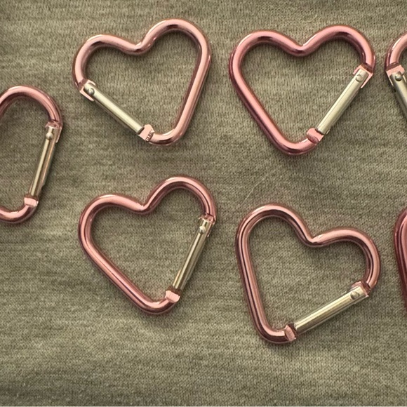Set of six (6) heart shaped keychain clip links, brand new - Picture 4 of 4